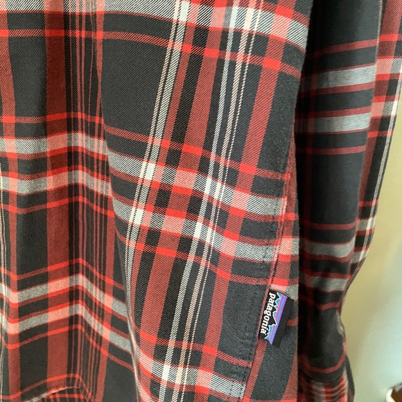 Patagonia Button-Up - Picture 4 of 7